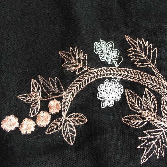 Black embroidered skirt - Picture 4 of 7